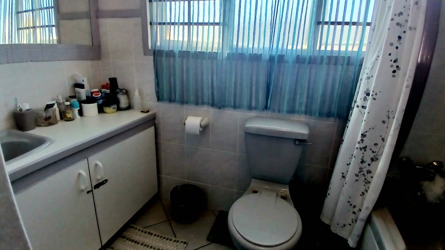 4 Bedroom Property for Sale in Sandbaai Western Cape